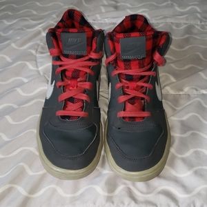 Kids NIKE SNEAKERS size 5Y